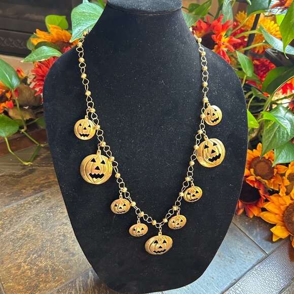 Unbranded Jewelry - Antiqued Bronze Tone Halloween Necklace w/Jack-O-Lanterns
